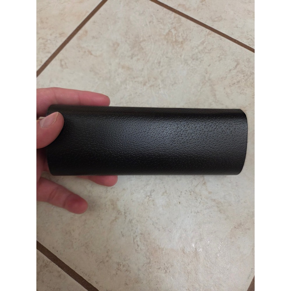 Burberry Black Pebbled Leather Sunglasses Case with Cleaning Cloth Hard Shell - Picture 4 of 4